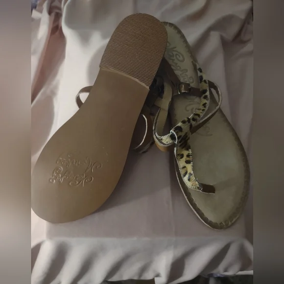 Women's Sandals - Picture 3 of 3